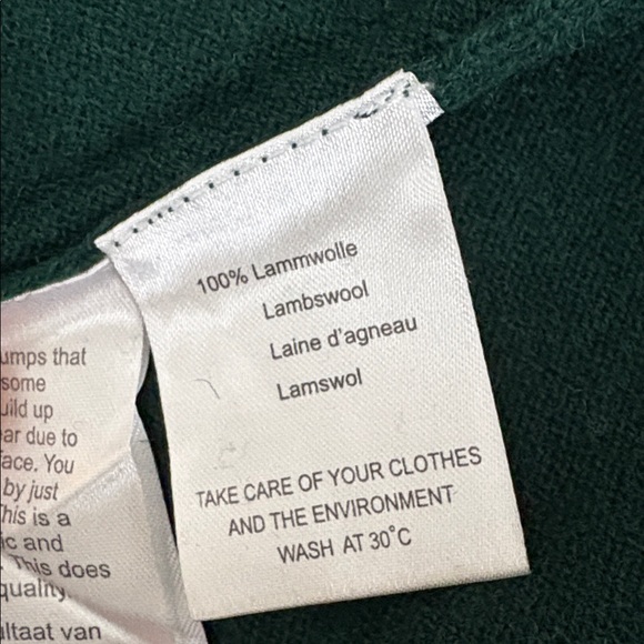 Emerald Style - V-neck 100% Lambswool Men's Sweater - Dark Green - Picture 10 of 10